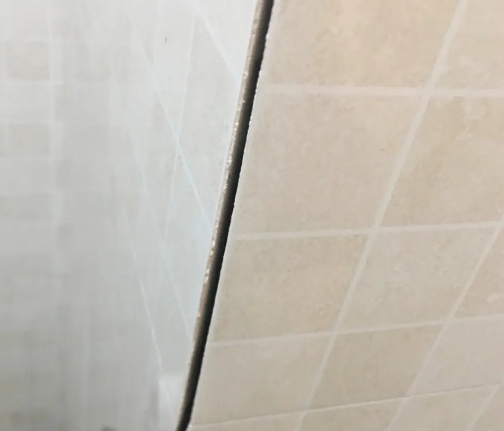 辽中瓷砖空鼓维修公司分享阳台瓷砖脱落的修复过程可以分为以下几个步骤